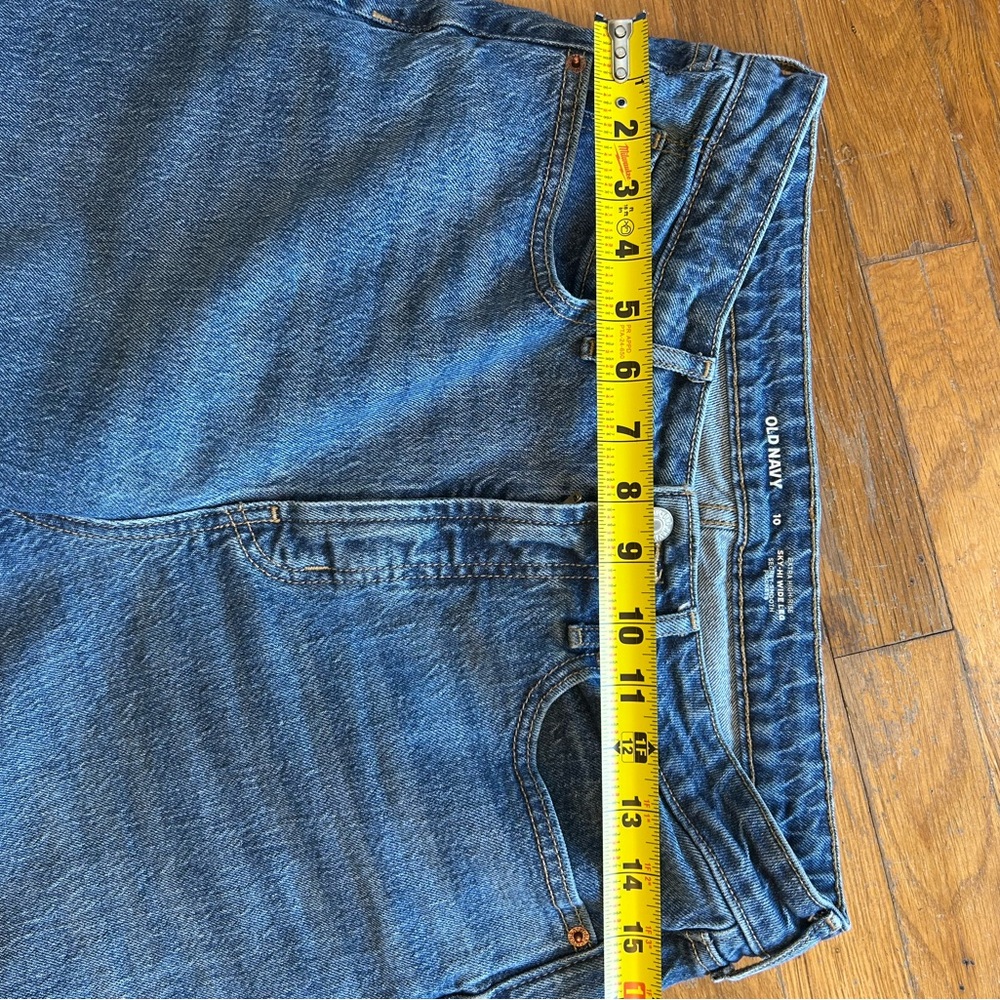 Old Navy Extra High Rise Capis - Picture 9 of 9